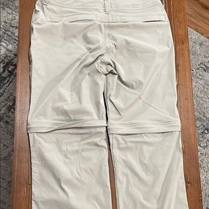 Woman’s SZ 6 Gander Mtn Guide Series khaki Hiking Pants